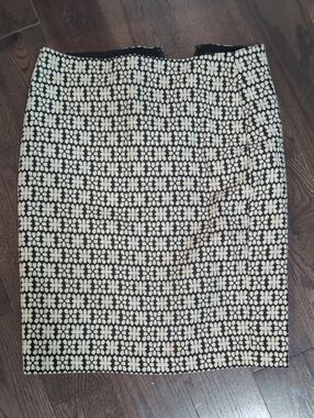 Banana Republic 2P Classic Black and Cream Patterned Pencil Skirt